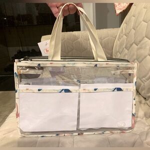 NWT lug Clearview Catcher in dragon fly multi
Still in bag